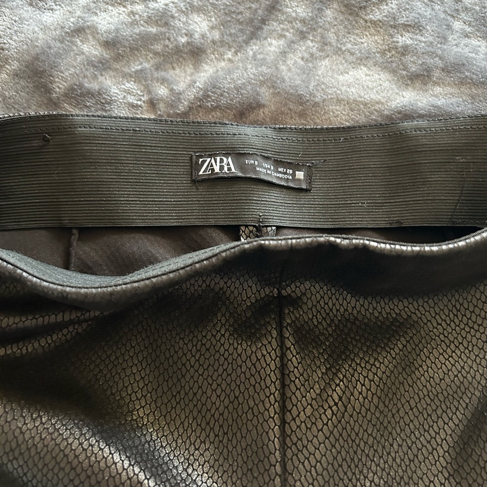 Zara Dark Textured Pencil Skirt